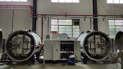 諾天科技新產(chǎn)品，自動開蓋，自動鎖緊爐門，石墨坩堝永遠(yuǎn)不下沉設(shè)計！